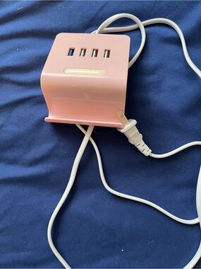 iHome Pink Multi-Port USB Charging Hub - 4-Port Desktop Charger
